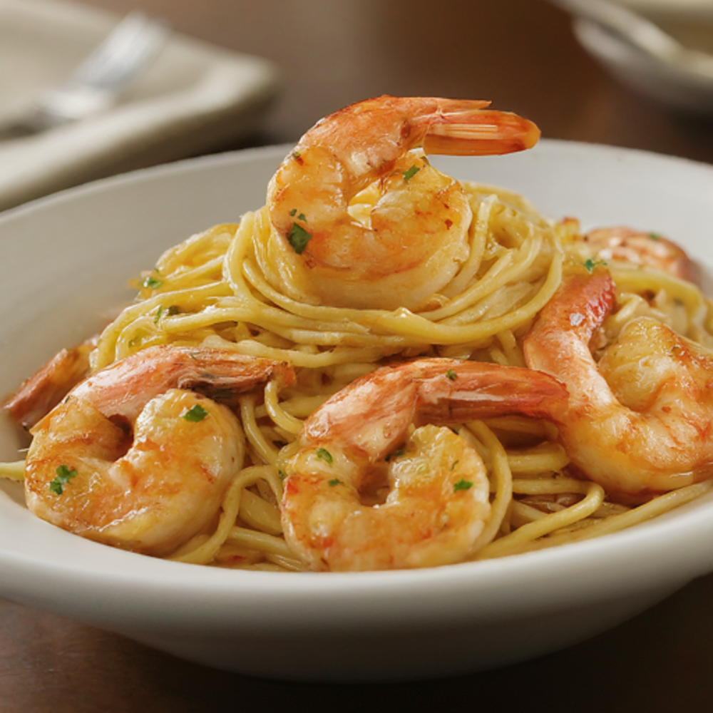 Espaguetis con Camarones al Ajillo y Guindilla